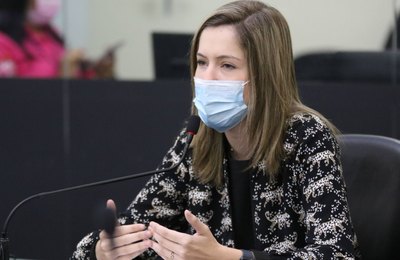 Deputada Cibele Moura assina filiação ao MDB para disputar reeleição em outubro