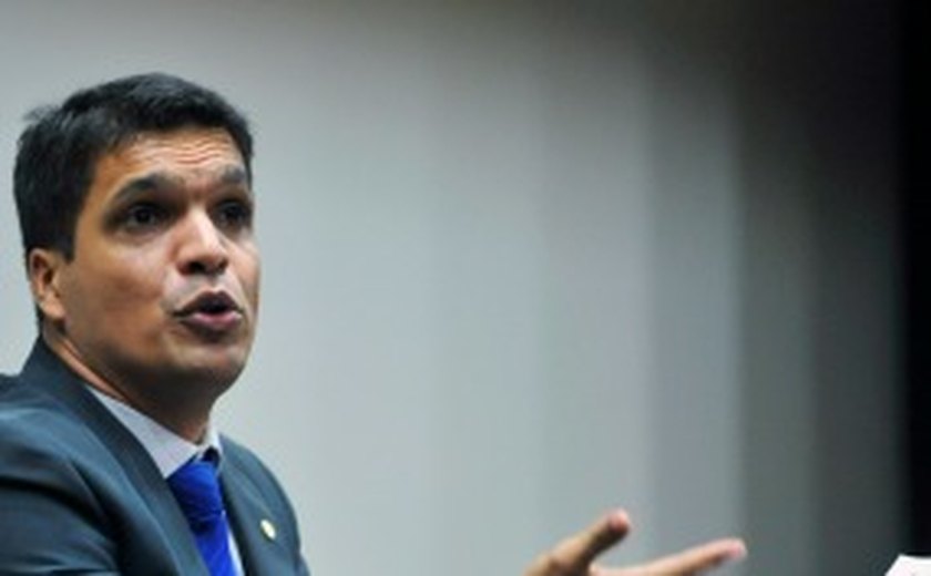 Psol encaminha expulsão de deputado evangélico