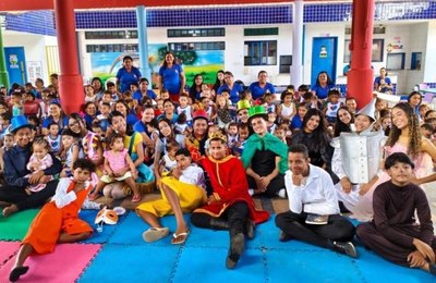 Caravana Literária apresenta contação de histórias nas instituições municipais de Ensino