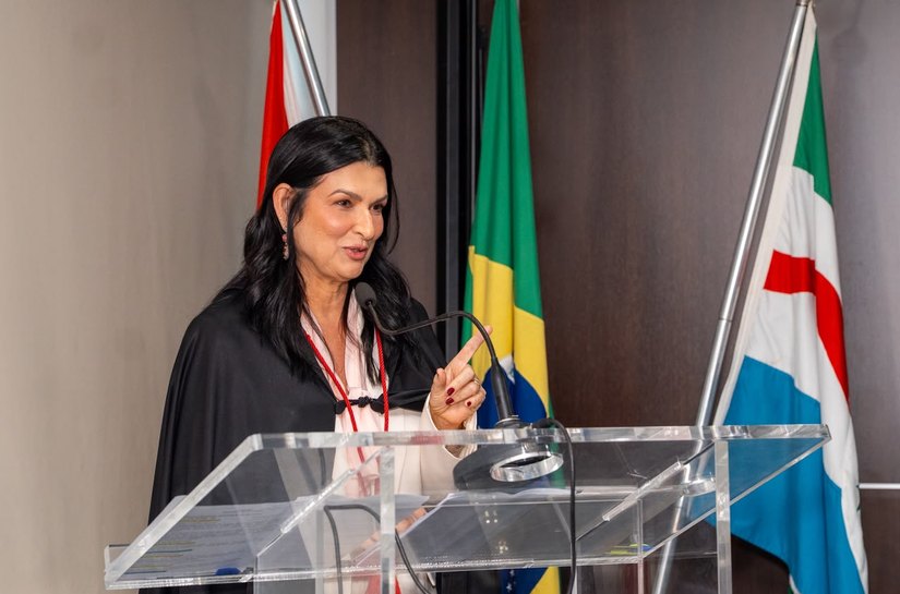 Juíza Adriana Carla Feitosa toma posse como desembargadora eleitoral do TRE/AL