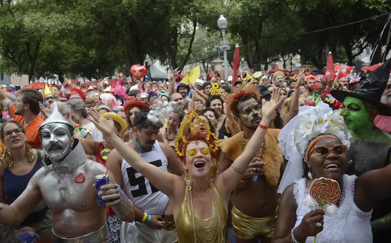 Não curte Carnaval? Confira guia do esporte na TV, com Super Bowl, Flamengo e decisões na Europa