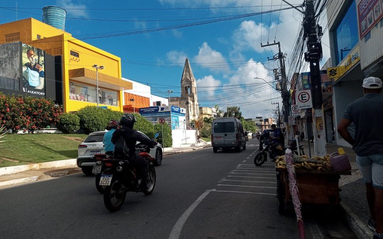 Depois de arrombar igreja, criminosos levam R$ 10 mil e equipamentos eletrônicos