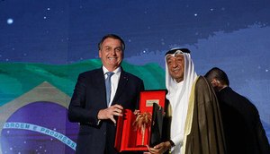 bolsonaro-com-uma-das-esculturas-levadas-ao-eua-11082023134146205 / Foto: Foto: Alan Santos