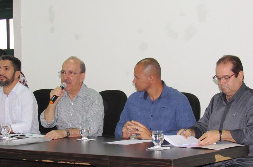 Helder Lima participa de reunião em Penedo com prefeito e empresários