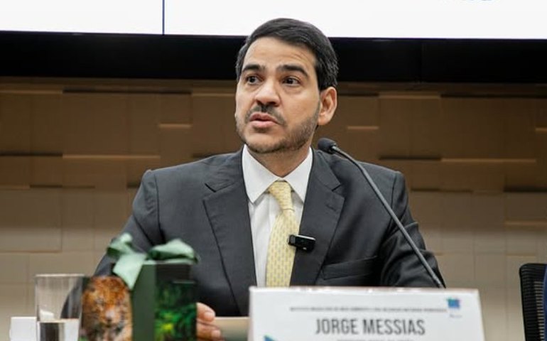 Indicação de Jorge Messias ao STF é rejeitada por 42 a 34 no plenário do Senado