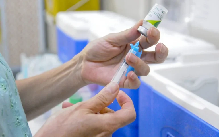 Vacina da dengue do Butantan deve chegar ainda em dezembro