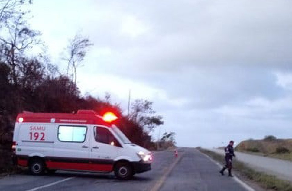 mulher morre atropelada br 101