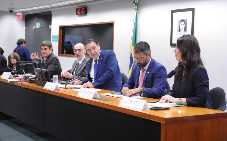 Juristas defendem supervisão humana no uso de IA para agilizar processos judiciais