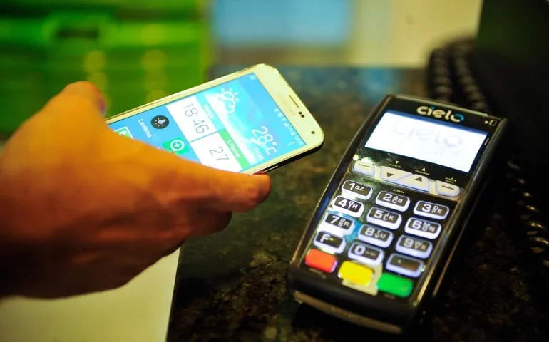 Quadrilha que simulava plataforma de pagamentos e usava máquinas de cartão é alvo de operação no Rio