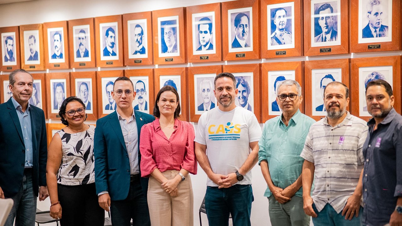 Governador e secretário recebem historiadores que preparam obra sobre governadores do estado