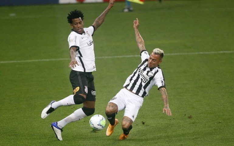 Com 2 gols em 7min, Corinthians vence Atlético-MG de virada e é vice-líder