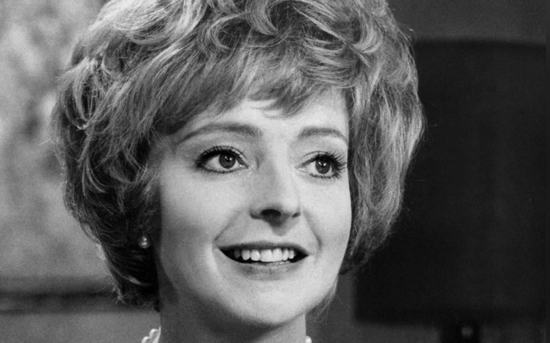 Morre Barbara Leigh-Hunt, atriz de 'Orgulho e Preconceito' e 'Frenesi', aos 88 anos