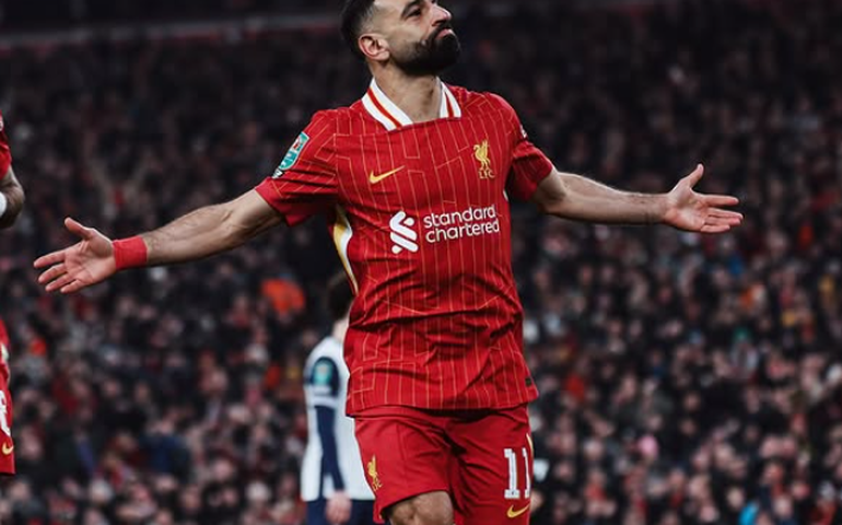 Salah brilha, Liverpool goleia o Tottenham e se garante na final da Copa da Liga Inglesa