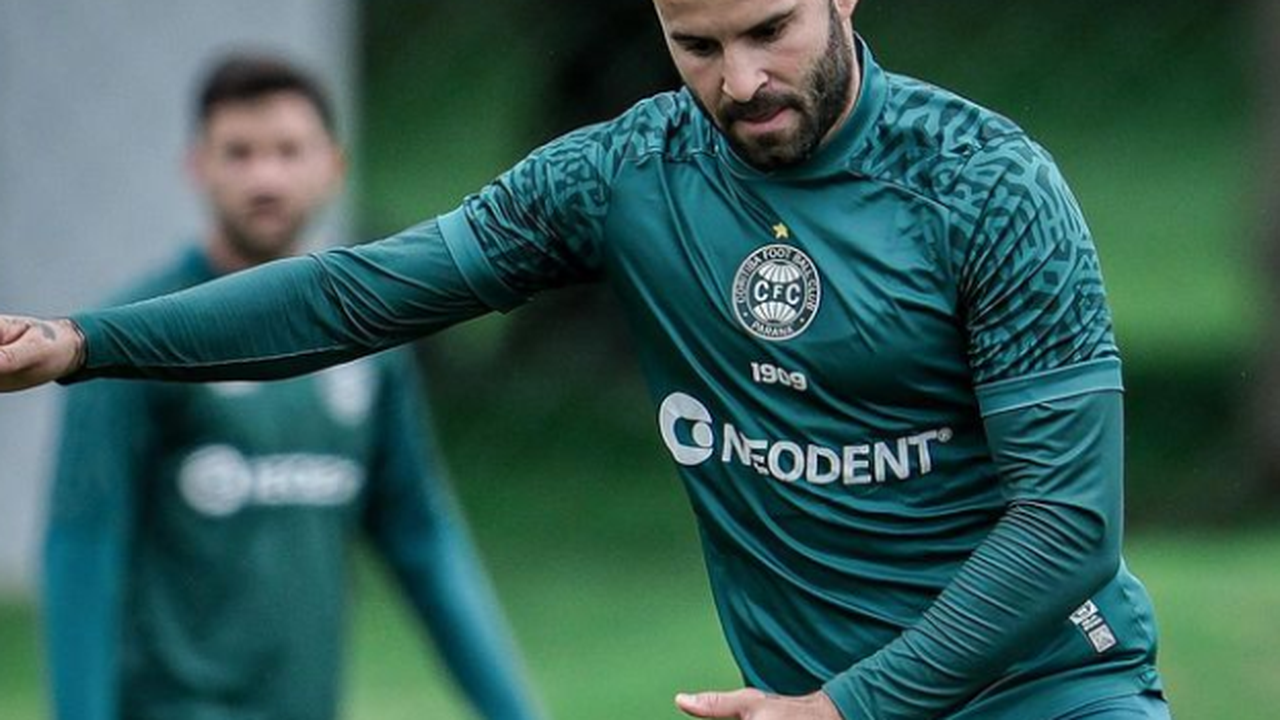Coritiba dispensa ex-atacante do Real Madrid e mais 4 jogadores antes do fim do Brasileirão