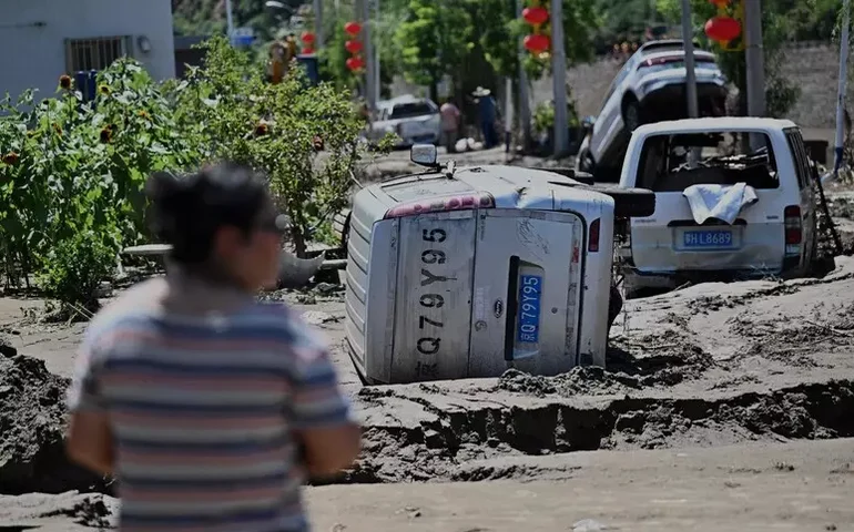 Chuvas em Pequim matam mais de 40 e deixam 9 desaparecidos