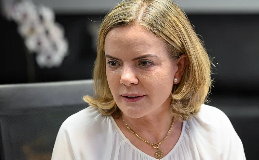 'Campanha eleitoral do PT e dos candidatos que apoiamos foi linda', diz Gleisi Hoffmann