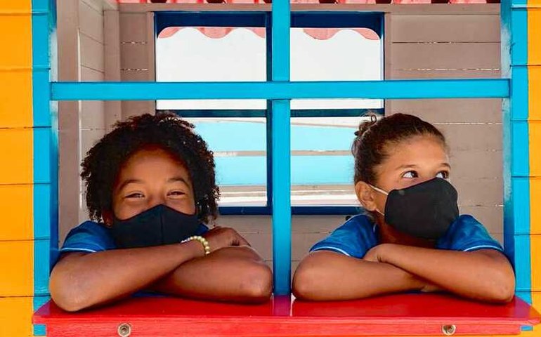 Alunos da Escola Municipal Maria José Carrascosa participam de oficina de fotografia