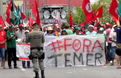 Desfile militar em Alagoas é encerrado com gritos de "Fora Temer"