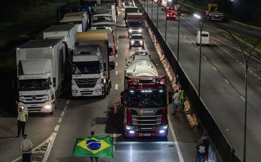 Todas rodovias federais do país estão livres de bloqueios, diz PRF