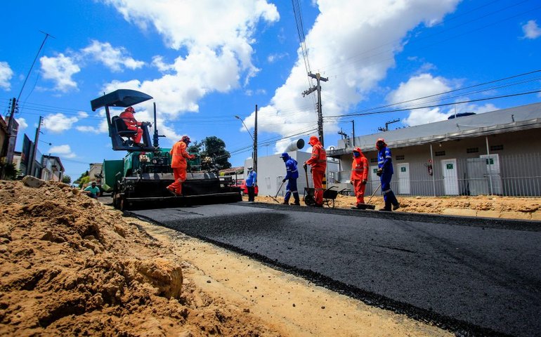 Pavimentação de vias já é realidade no bairro Santa Lúcia