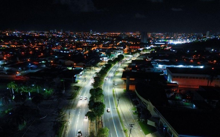 Prefeitura de Maceió moderniza iluminação dos principais corredores de transportes da capital 