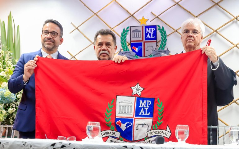 Paulo Dantas prestigia posse de Lean Araújo como chefe do Ministério Público de Alagoas