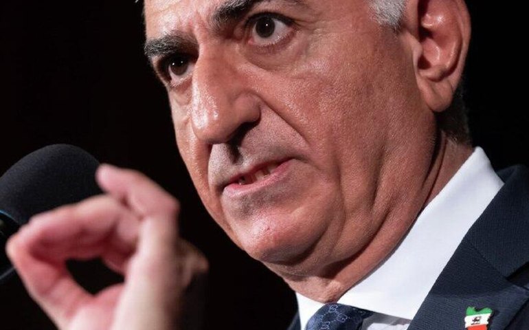 Opositor iraniano defende ação europeia contra Teerã após cair em trote