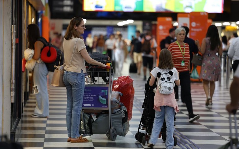 10 milhões de viajantes passaram pelos aeroportos brasileiros em abril