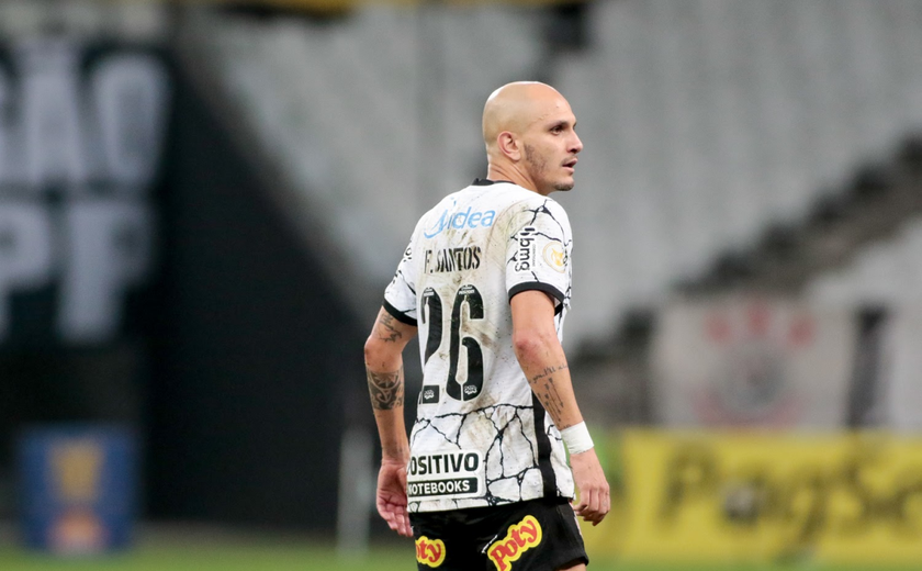 Fábio Santos defende Sylvinho no Corinthians e revela &#8216;grupo fechado&#8217; com técnico