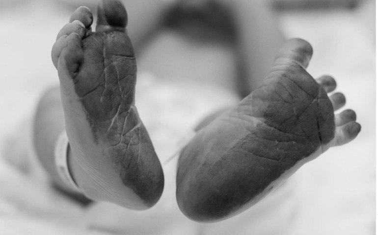 Fernanda Lacerda, a 'Mendigata', dá à luz Gabriel, seu 1º filho