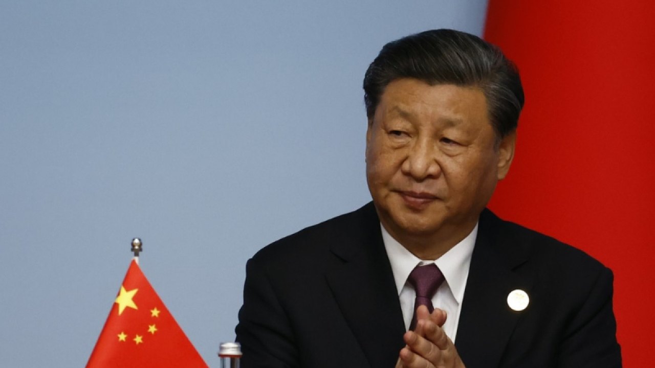 Dissidente que chamou Xi Jinping de 'Xitler' foge para a Coreia do Sul de jet ski
