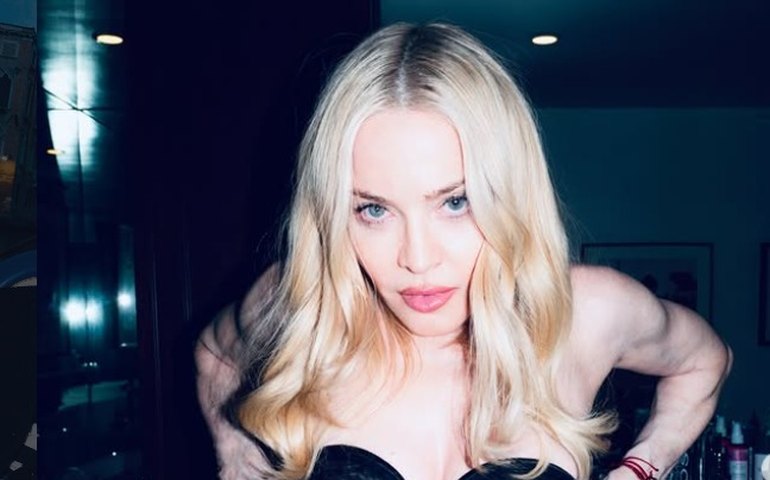 Madonna faz dobradinha incendiária com Sabrina Carpenter no palco do Coachella; saiba como foi