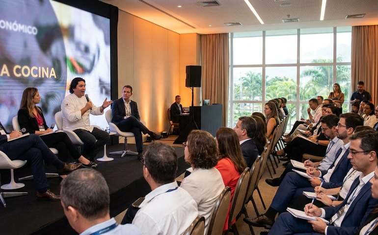 Rio ganha destaque gastronômico em fórum com Gastón Acurio e debate sobre IA nas cozinhas