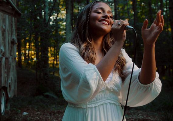 Estrela gospel Julia Vitória lança a nova “Outra Vez”