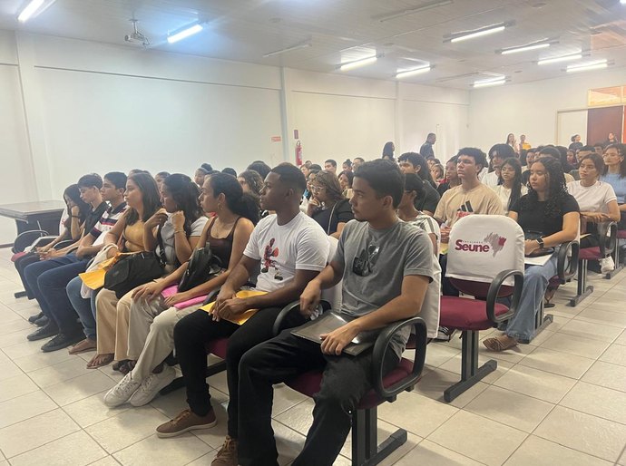Seune promove palestra gratuita sobre proteção de crianças e adolescentes