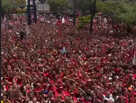 Ao som de “Vai dar PT”, multidão toma as ruas de Fortaleza, no Ceará; veja vídeo