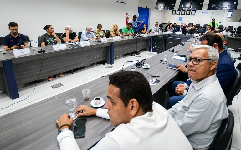 Reajuste dos servidores: Governo de Alagoas confirma queda na arrecadação, mas mantém diálogo com categorias