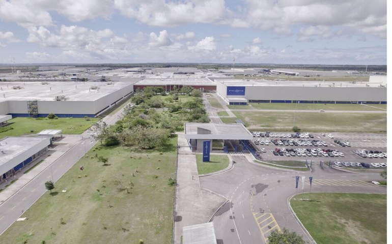 Dona da Fiat e da Peugeot, Stellantis vai começar a fabricar carros híbridos em Pernambuco em 2024