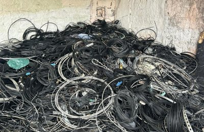 Rede Limpa: projeto alcança 80 toneladas de fiação obsoleta retiradas dos postes de Maceió