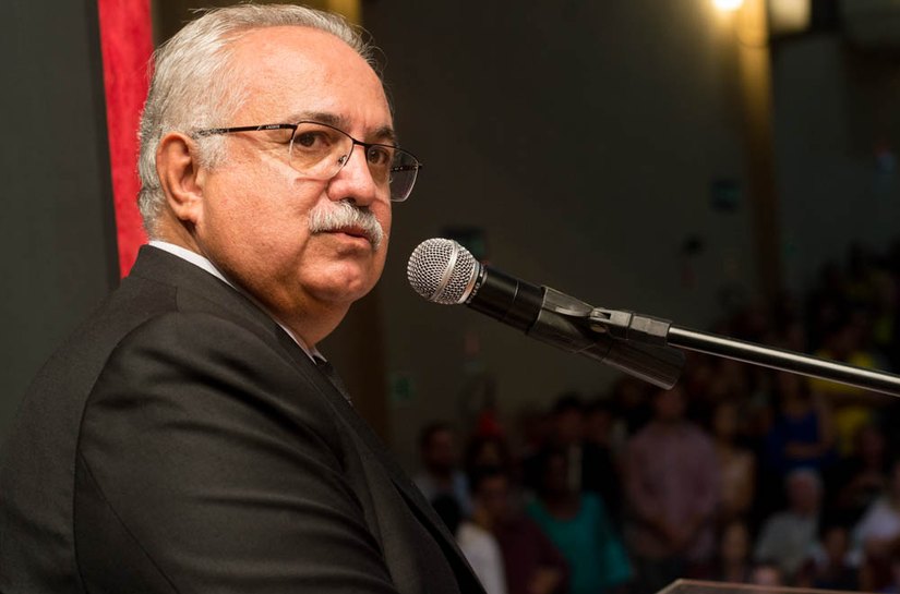 Rogério Teófilo é homenageado na 16ª edição do Prêmio Melhores do Ano