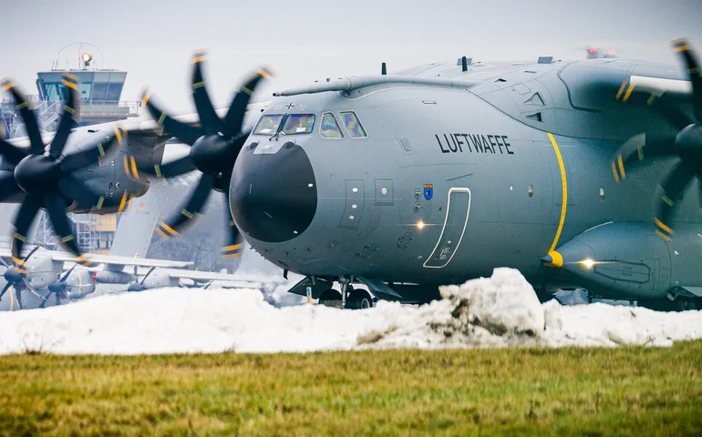 Tropas europeias chegam à Groenlândia enquanto negociações com os EUA evidenciam 'desacordo' sobre o futuro da ilha.