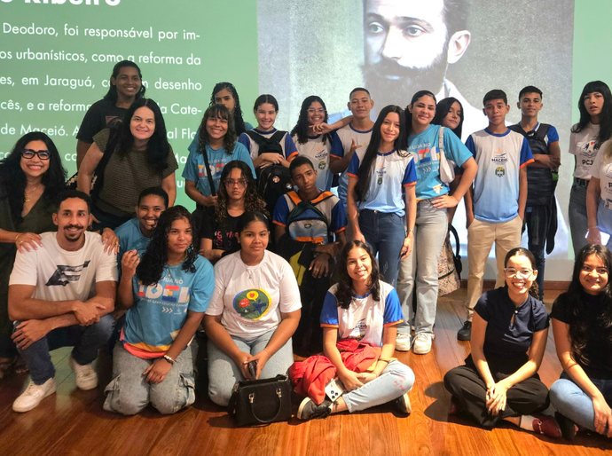 PCJE promove visita ao CCM para alunos de escola municipal
