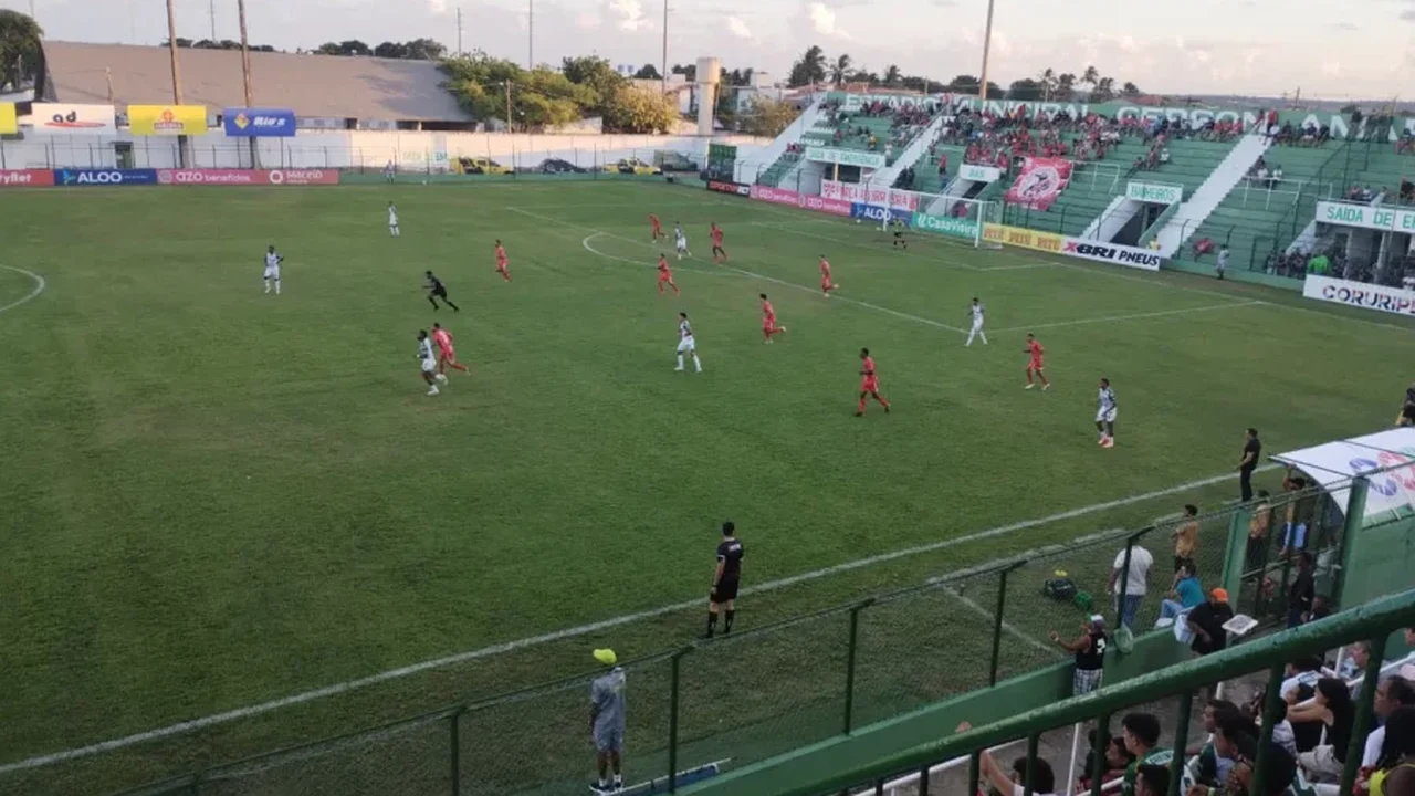 Coruripe e Penedense empatam no Gerson Amaral e arbitragem volta a ser alvo de críticas