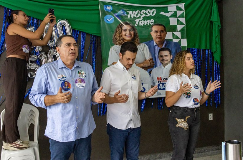 Adeilson e Helô Bezerra reúnem multidão em apoio a Nivaldo Albuquerque e Paulinho Mendonça