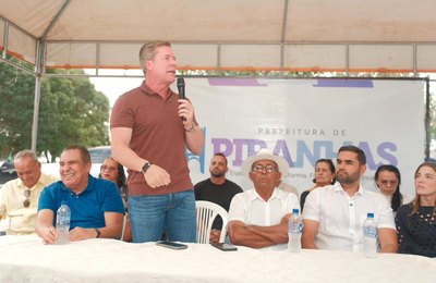 Marx Beltrão e Tiago Freitas celebram novo Espaço Esportivo Comunitário na Vila Sergipe, em Piranhas