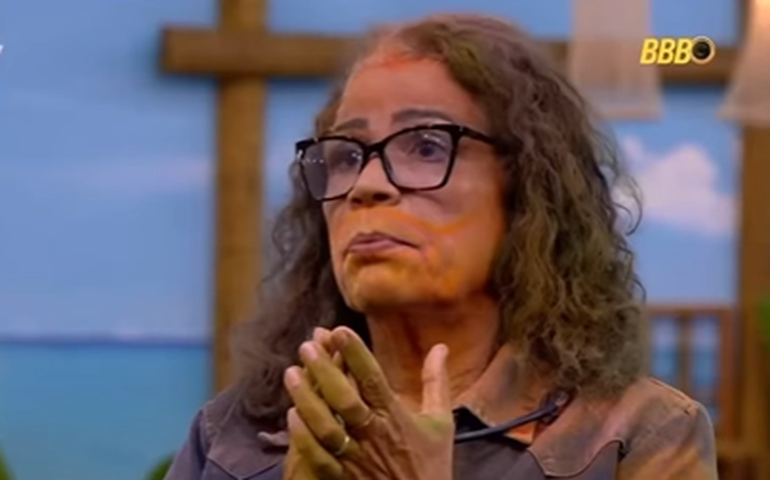 Vilma insinua que sister se incomodou porque Renata foi escolhida para a Vitrine do Seu Fifi