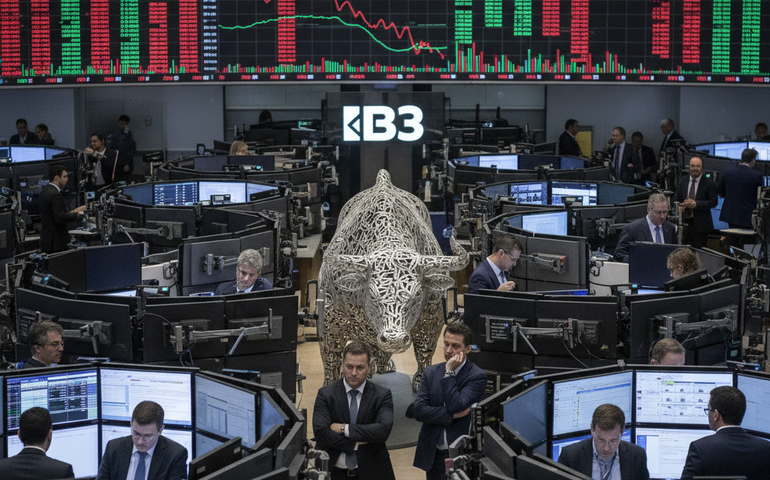 Cautela externa e recentes recordes impedem alta do Ibovespa por Vale e Petrobras