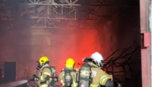Incêndio atinge galpão de um prédio na Zona Sul de Aracaju / Foto: Foto: CBMSE/Divulgação