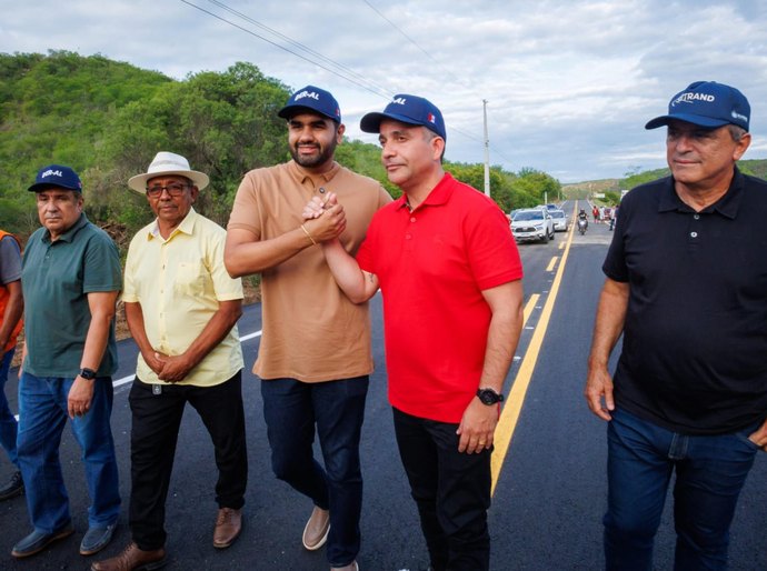 Governador inaugura trecho da AL 225 recuperado em 48 horas após fortes chuvas em Piranhas