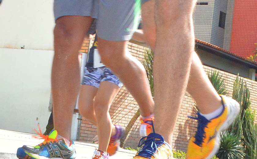 Sapatos podem ser condutores de doenças, alerta enfermeira do HGE